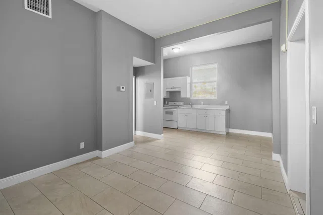 Residence photo 4