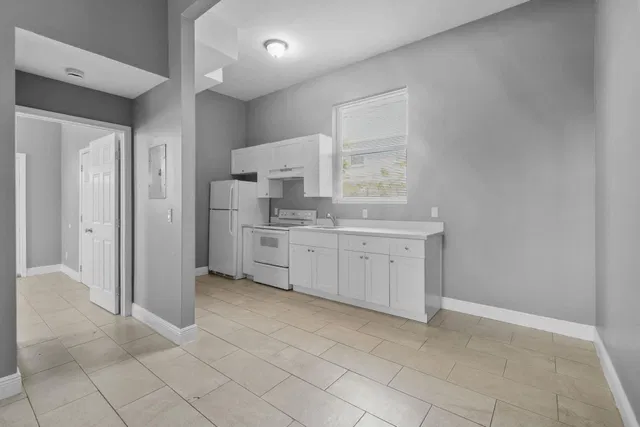 Residence photo 5