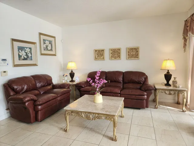  Residence photo 4