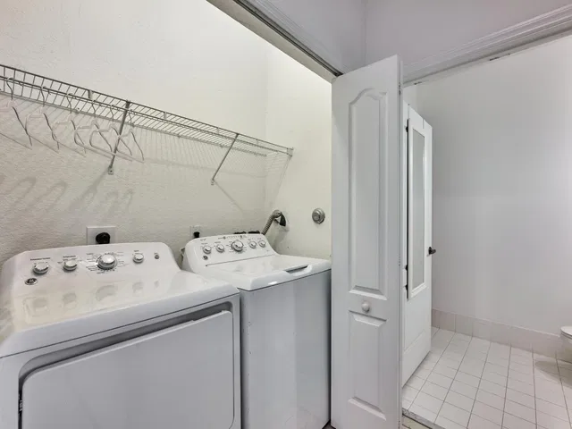  Residence photo 17
