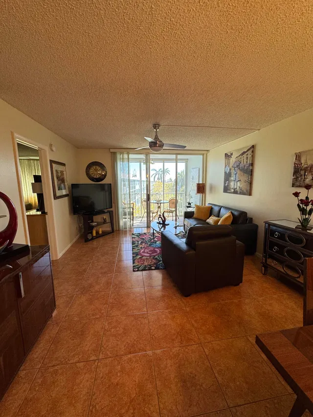 Unit I 405 photo 9