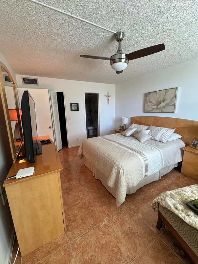 Unit I 405 photo 12