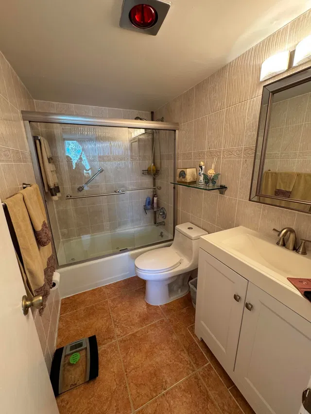 Unit I 405 photo 13