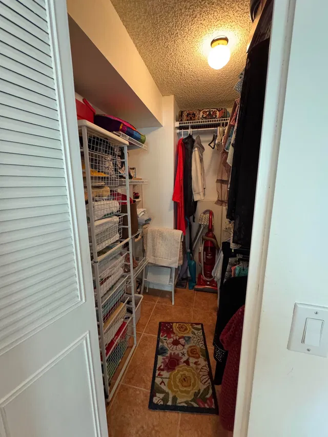 Unit I 405 photo 14