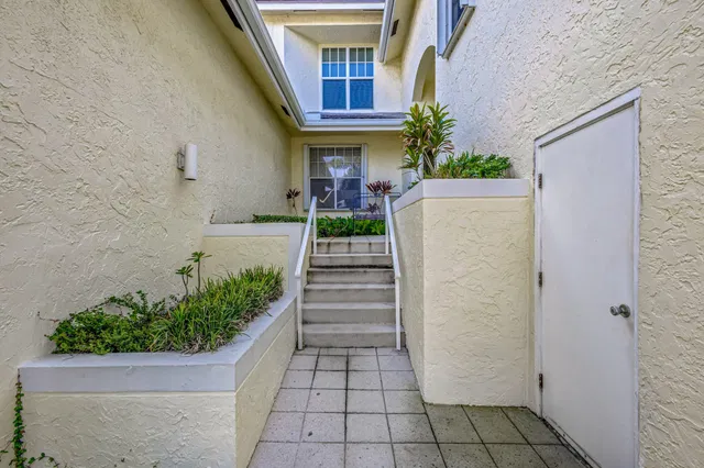  Residence photo 6