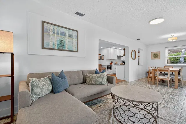Residence photo 6