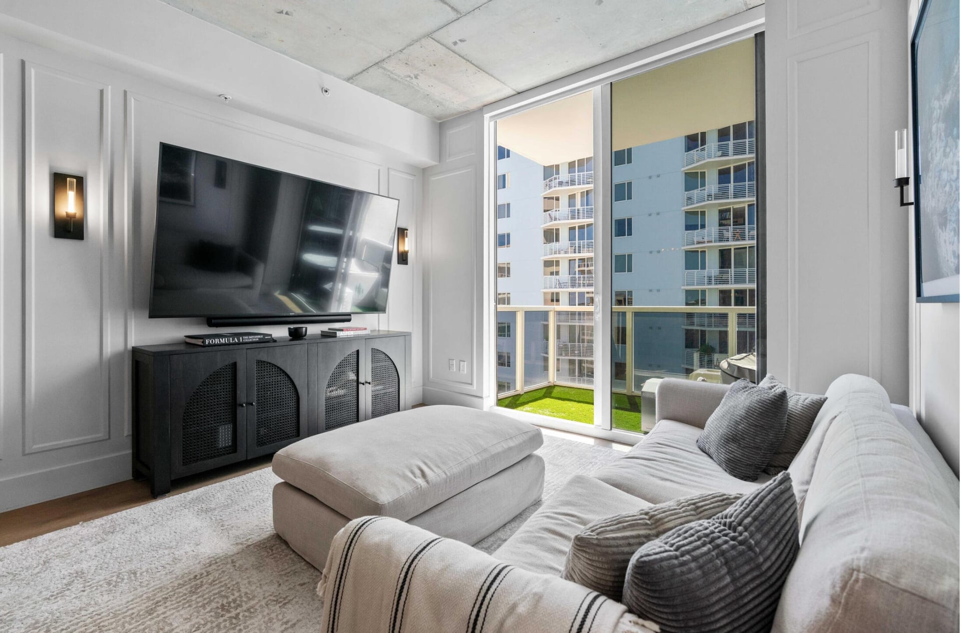 Villa Lofts Unit 804 photo 4