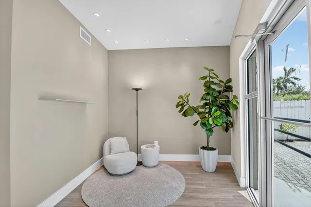Residence photo 8