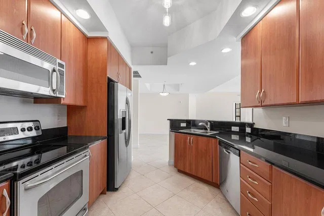 One City Plaza Unit 1404 photo 5
