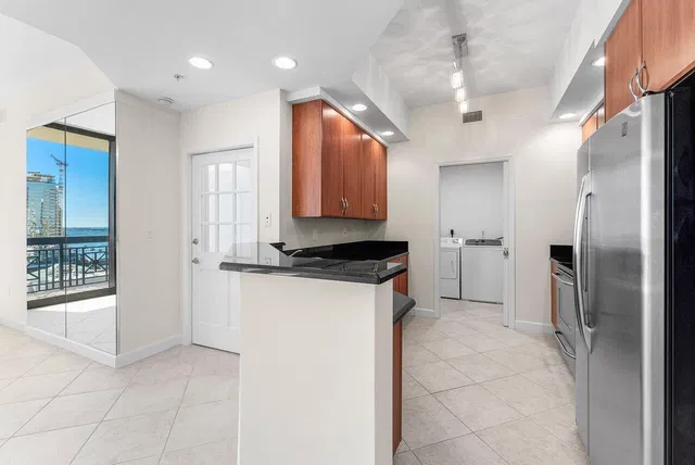 One City Plaza Unit 1404 photo 8
