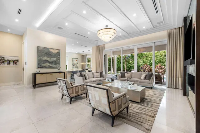 Royal Palm Yacht and Country Club Residence photo 11