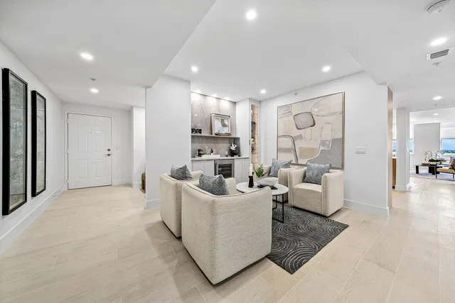 The Strand Unit 806 photo 6