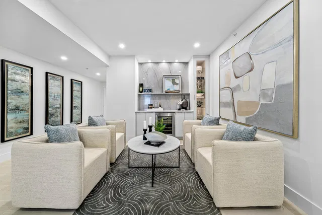 The Strand Unit 806 photo 7