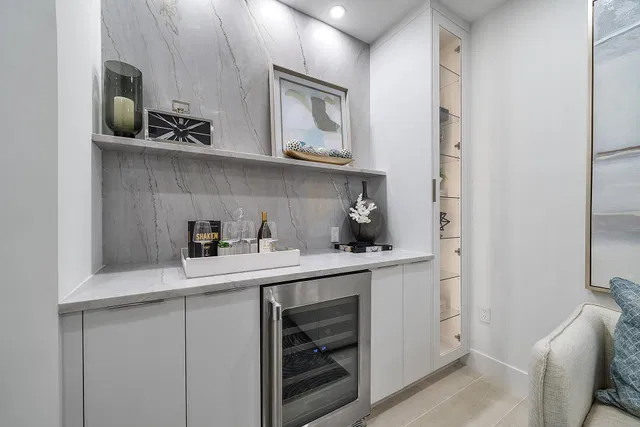 The Strand Unit 806 photo 8