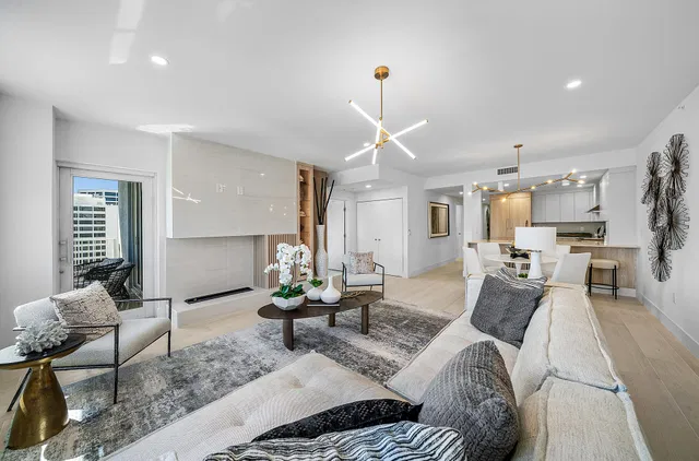 The Strand Unit 806 photo 12