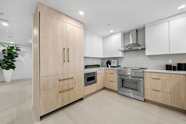 The Strand Unit 806 photo 14