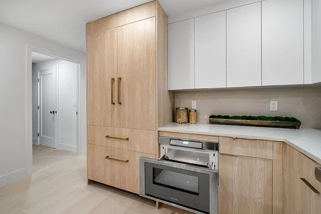 The Strand Unit 806 photo 15