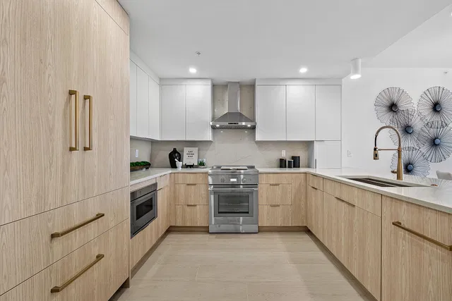 The Strand Unit 806 photo 16