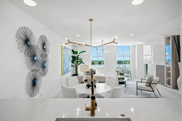 The Strand Unit 806 photo 18