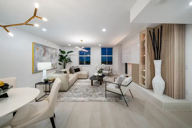 The Strand Unit 806 photo 21