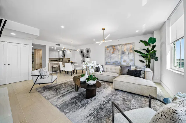 The Strand Unit 806 photo 22