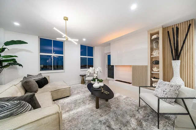 The Strand Unit 806 photo 23