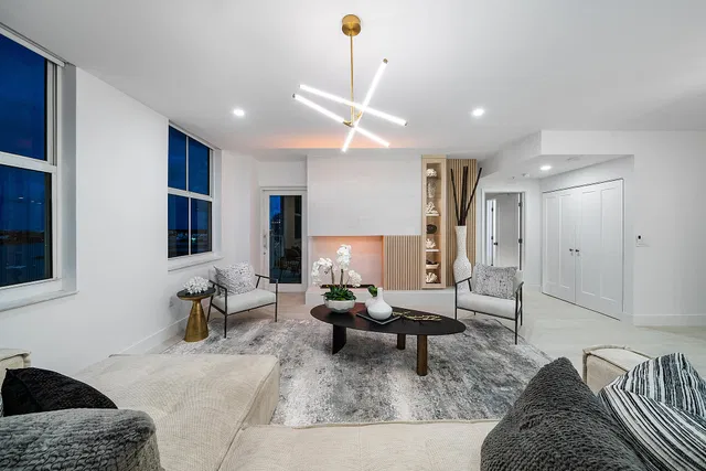 The Strand Unit 806 photo 26
