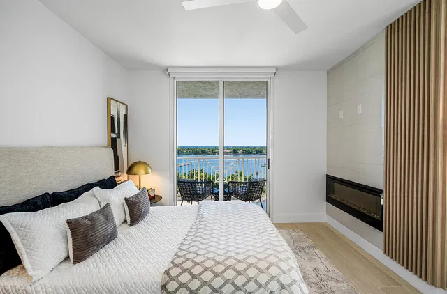 The Strand Unit 806 photo 27