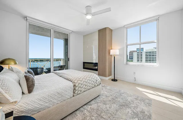 The Strand Unit 806 photo 29