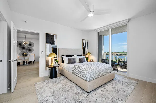 The Strand Unit 806 photo 30