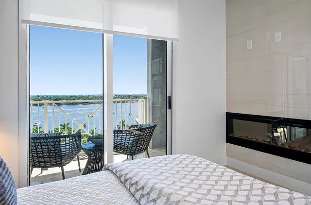 The Strand Unit 806 photo 31
