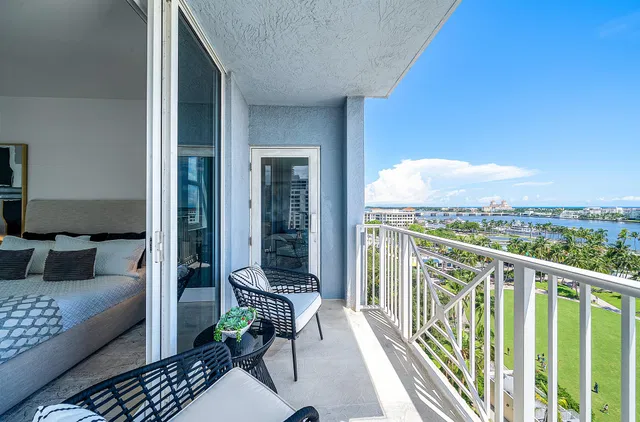 The Strand Unit 806 photo 32