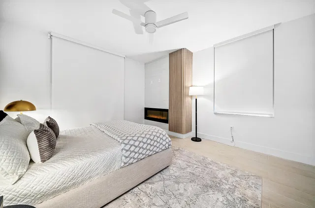The Strand Unit 806 photo 35