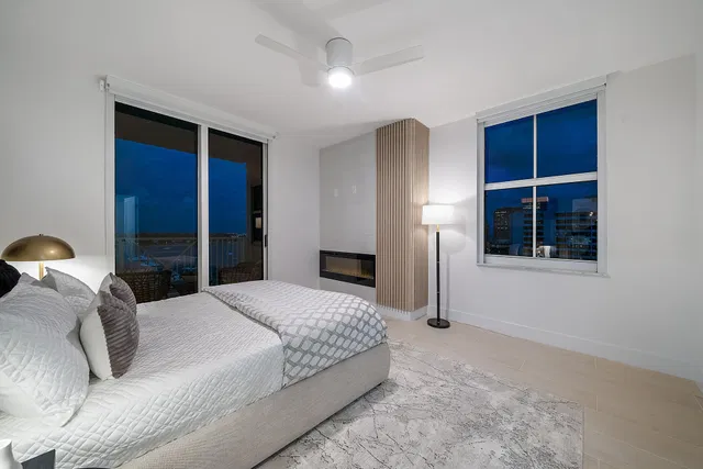 The Strand Unit 806 photo 36