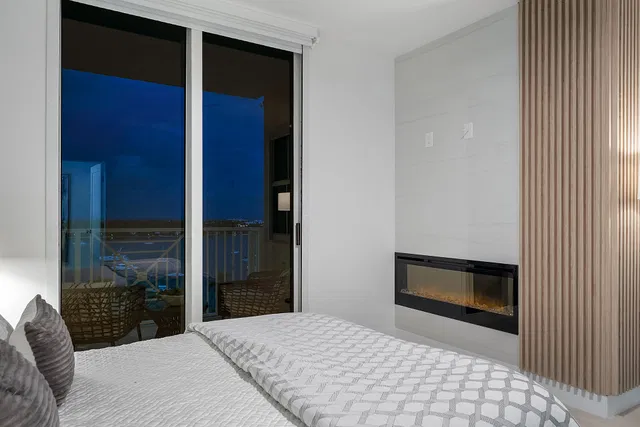 The Strand Unit 806 photo 37