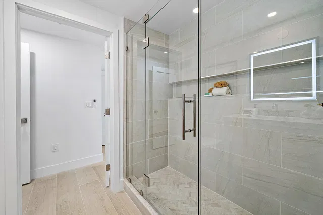 The Strand Unit 806 photo 39