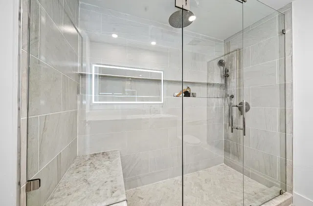 The Strand Unit 806 photo 40