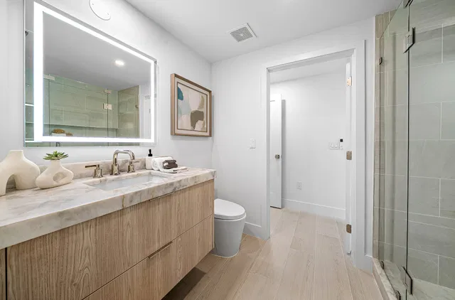 The Strand Unit 806 photo 41