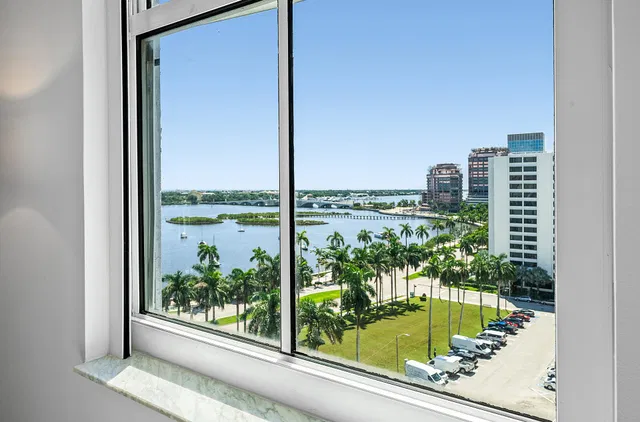 The Strand Unit 806 photo 44