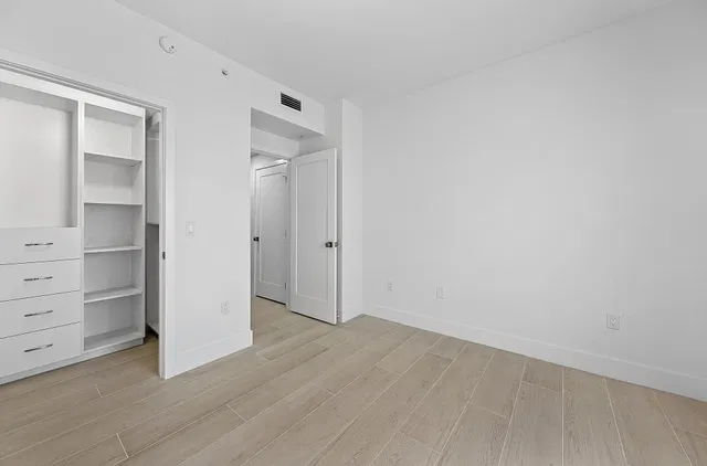 The Strand Unit 806 photo 45