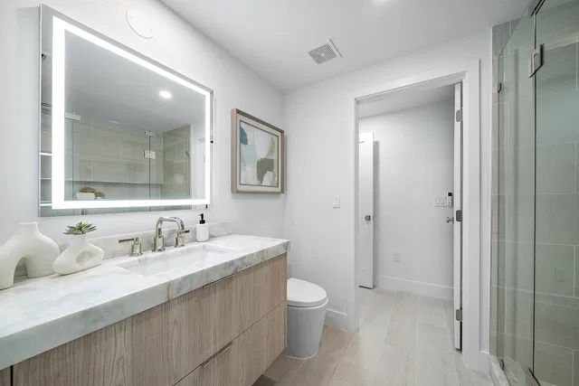 The Strand Unit 806 photo 47