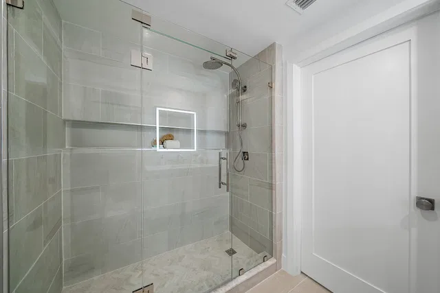 The Strand Unit 806 photo 49