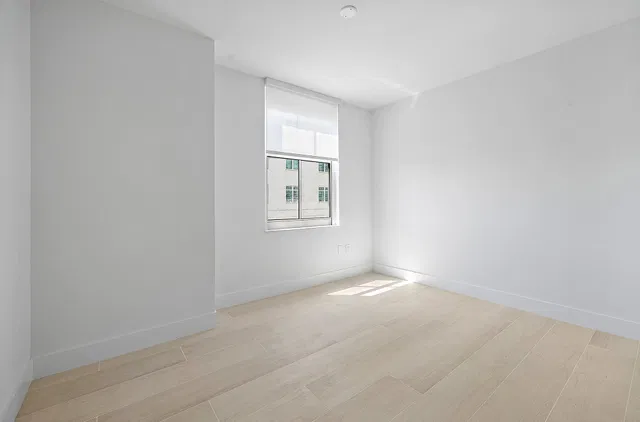 The Strand Unit 806 photo 50