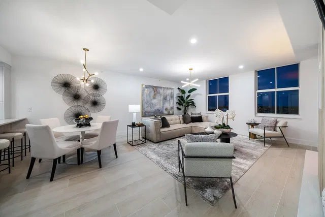 The Strand Unit 806 photo 53