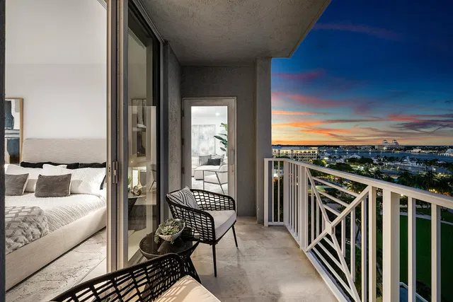 The Strand Unit 806 photo 56