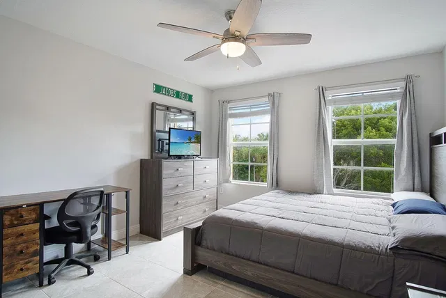 Unit 307 photo 12