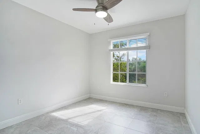 Unit 307 photo 15