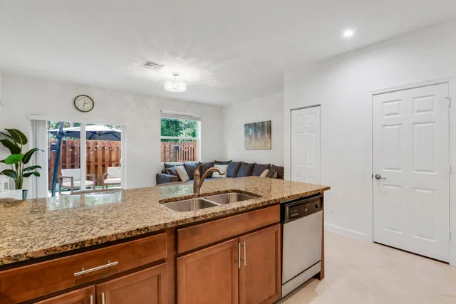  Residence photo 15