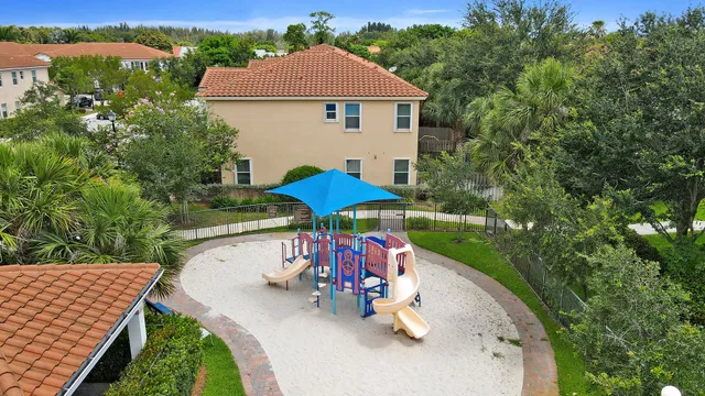  Residence photo 36