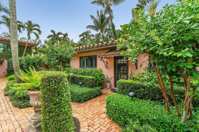 226 Chilean Avenue #1&2